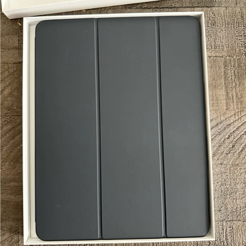 Apple Dark Grey Magnet iPad Cover